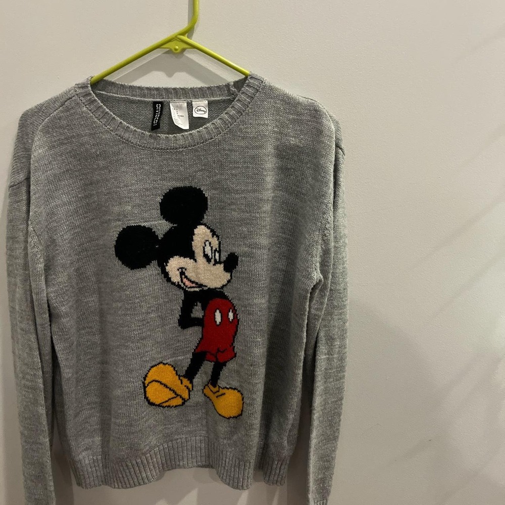 Divided by hm size small